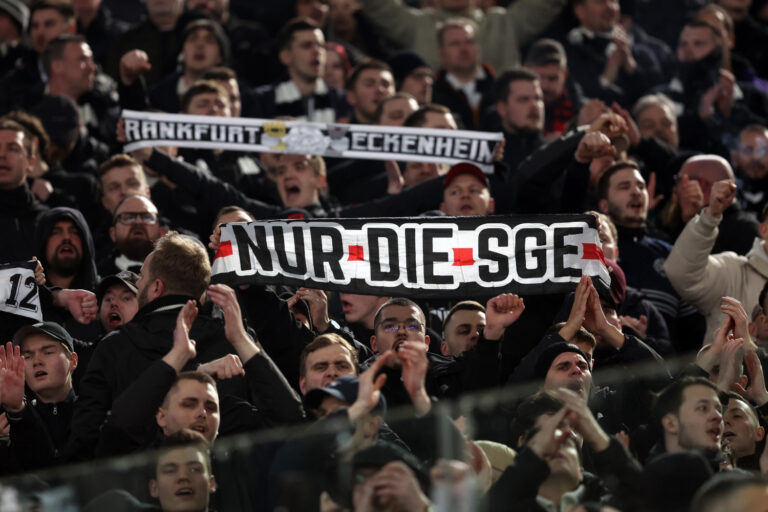 Aufstellung: Eintracht Frankfurt gegen Atalanta Bergamo Fans Eintracht-Stadion Frankfurt