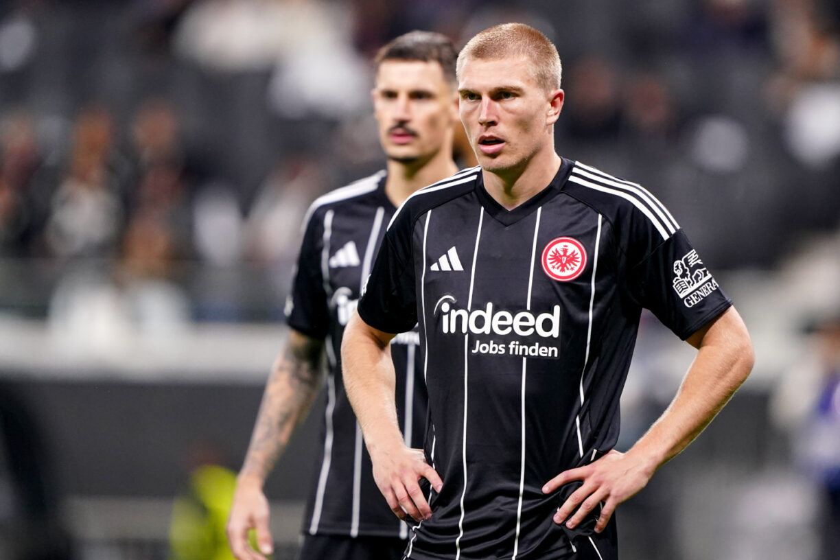 Hat Eintracht Frankfurt nach der Niederlage gegen Atalanta noch Chancen auf die Champions-League-Hauptrunde? Rasmus Kristensen von Eintracht Frankfurt