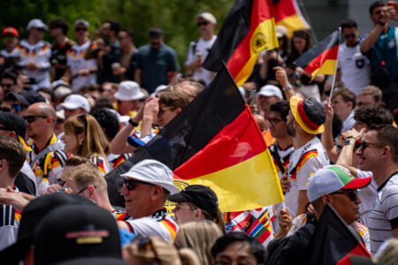 Deutschland gewinnt gegen Serbien 2:0 Deutschland-Fans